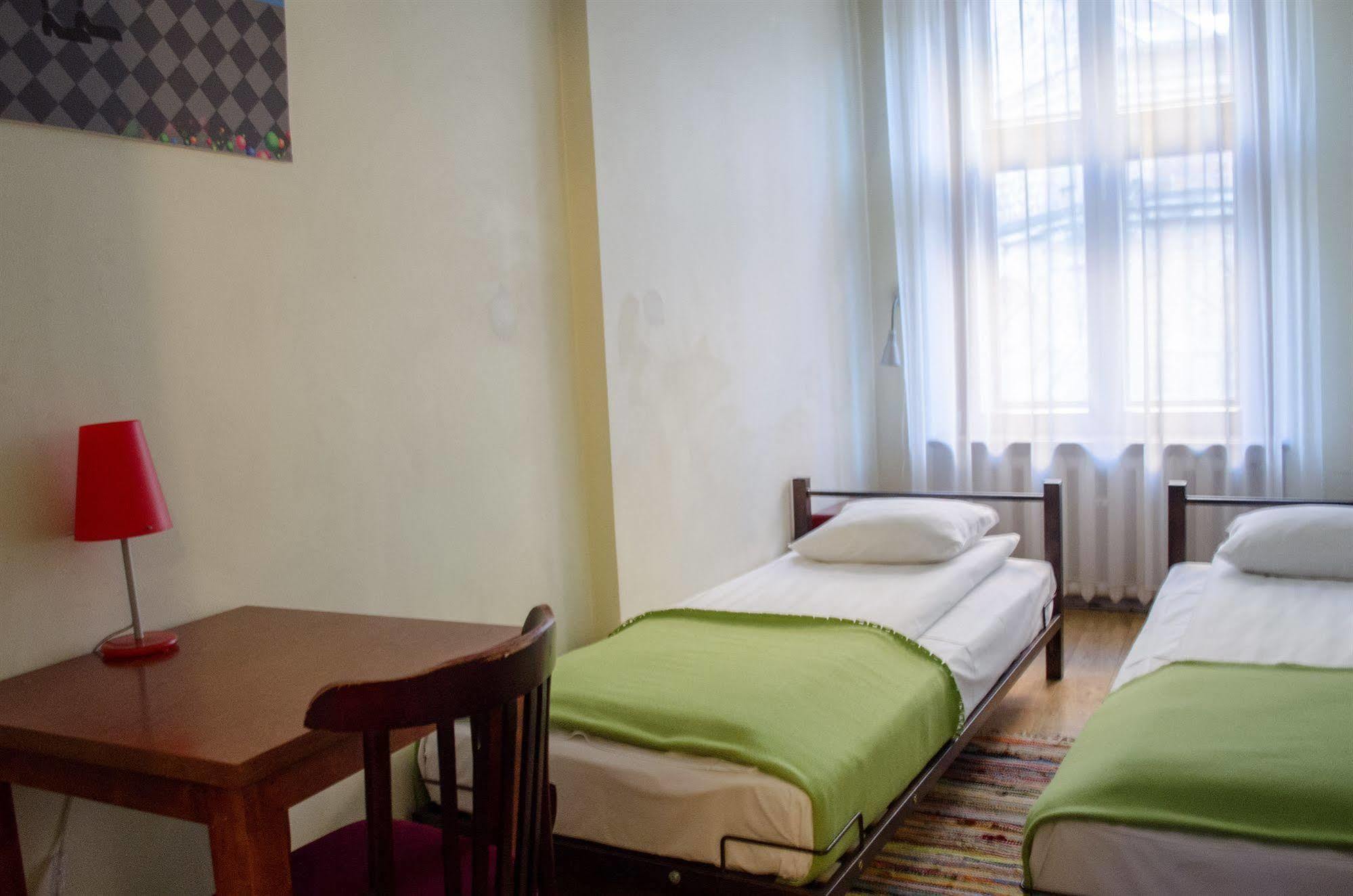 Red Nose Hostel With Self-Check In ريغا المظهر الخارجي الصورة