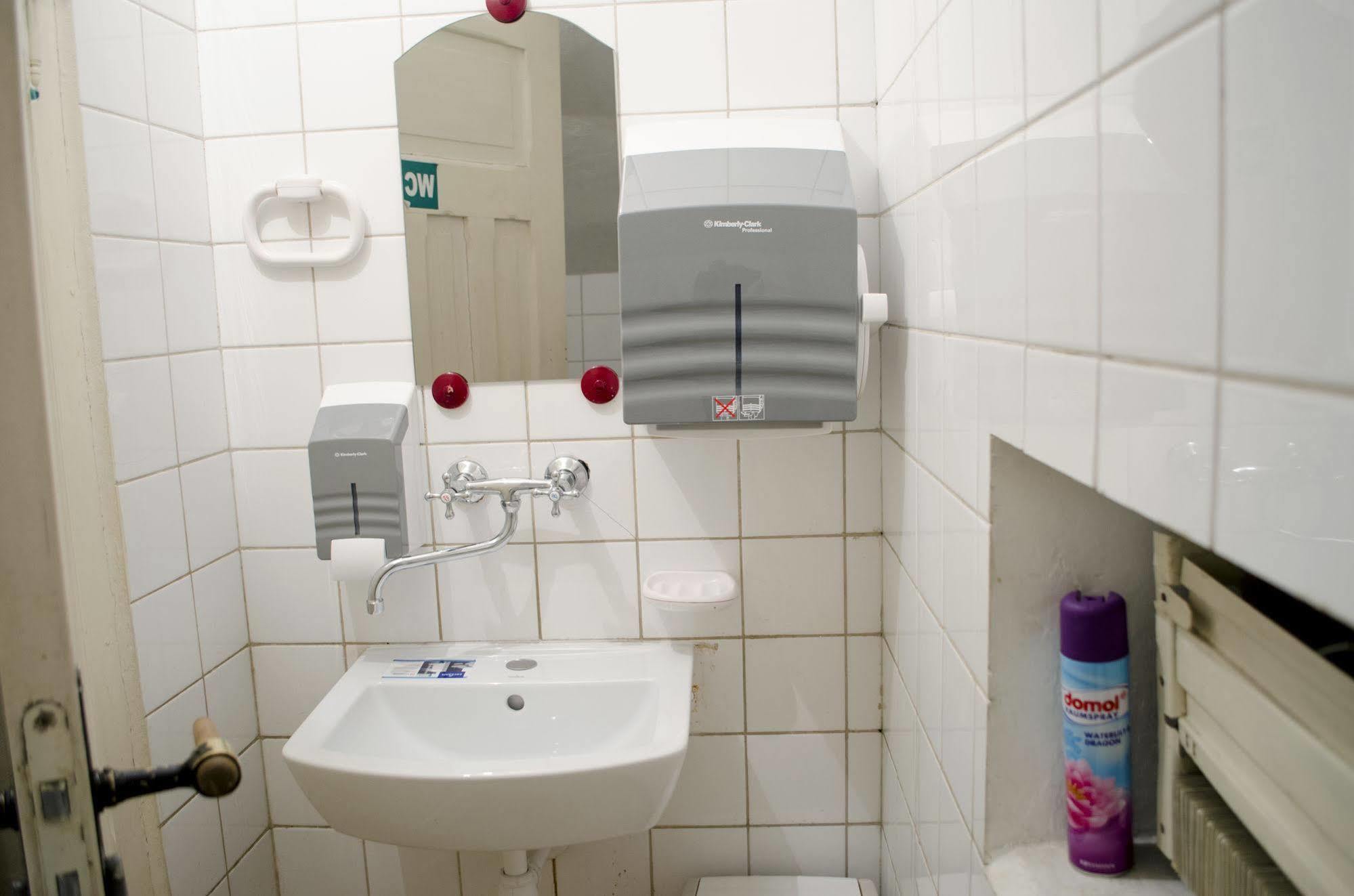 Red Nose Hostel With Self-Check In ريغا المظهر الخارجي الصورة